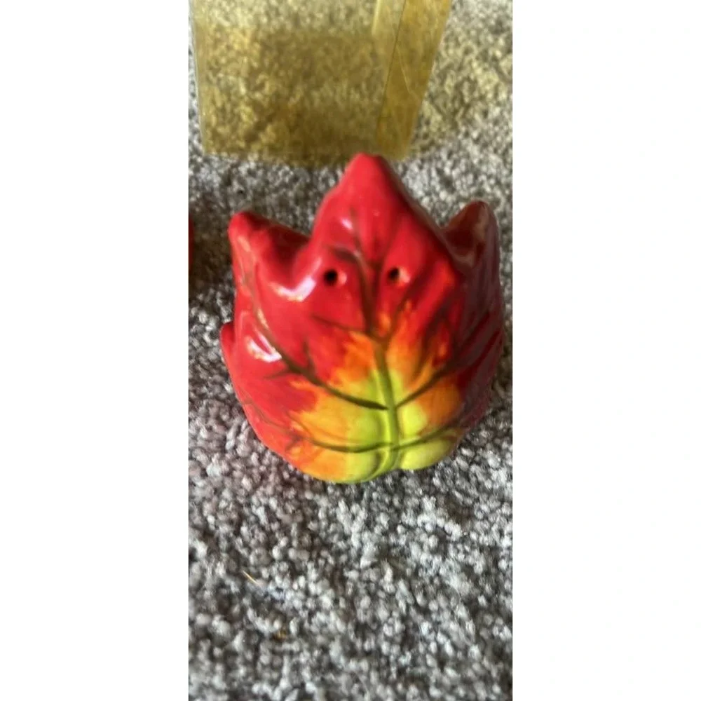 Red Autumn Leaf Ceramic Salt and Pepper Shaker Set Fall Harvest Decor Glossy